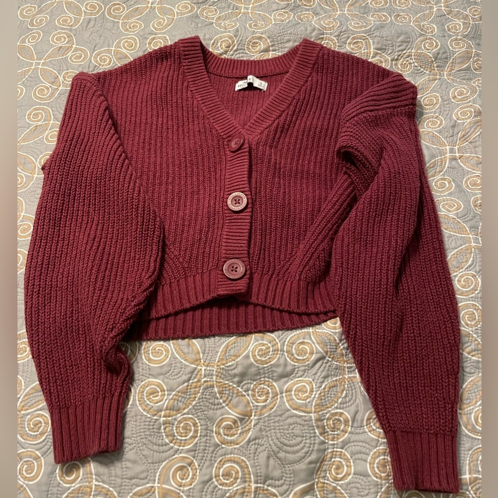 Cropped hollister sweater